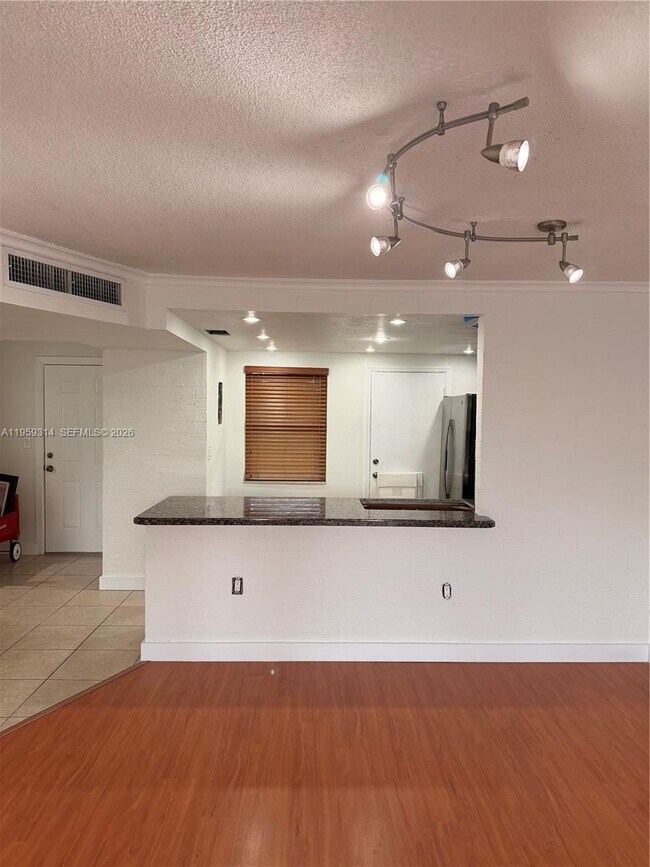 Photo - 1351 NE 191st St Unidad E310