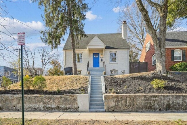 Photo - 5643 Clay Pl NE