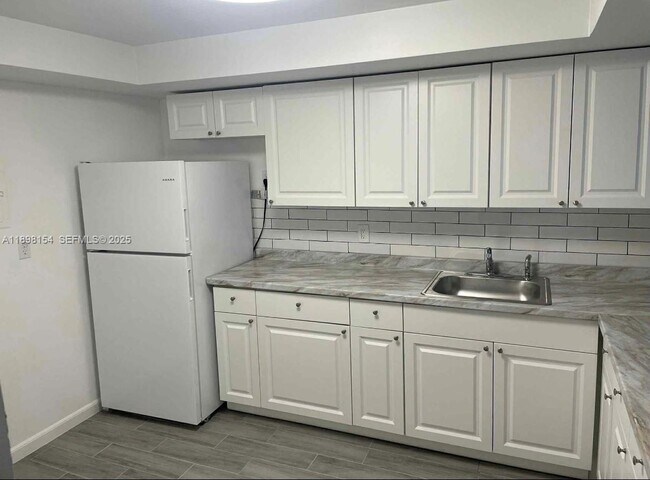 Building Photo - 1351 NE Miami Gardens Dr Unit 1421E