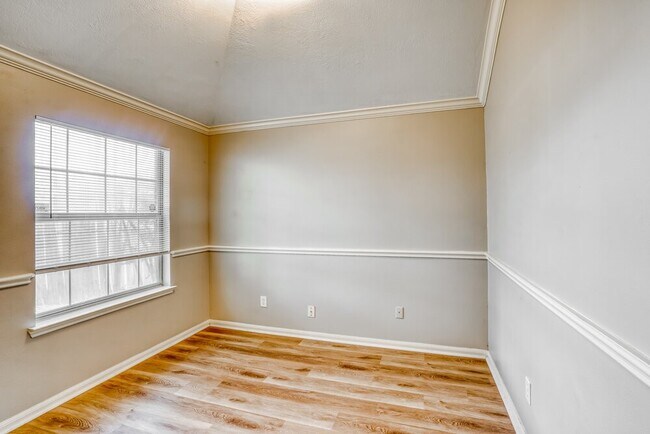 Photo - 5811 Ridgebluff Ln