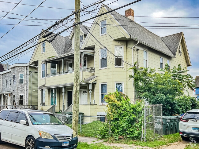 Building Photo - 193 Hanover St Rental