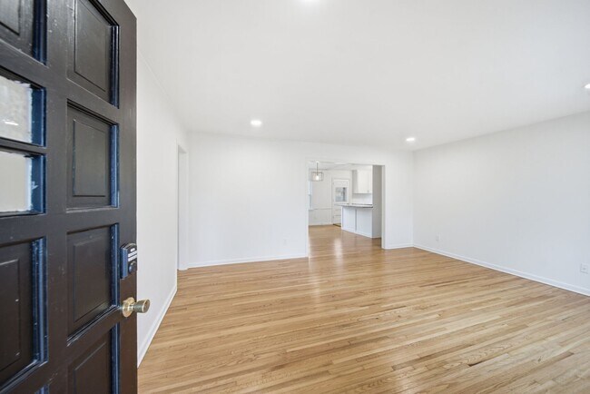 1348 E 45th Pl