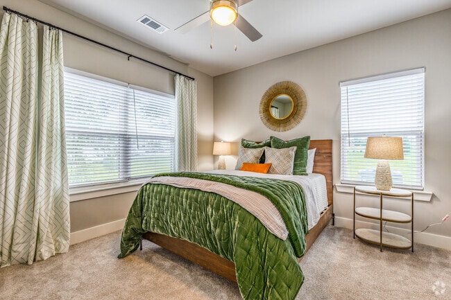 2 BR, 2 BA - 1,128SF