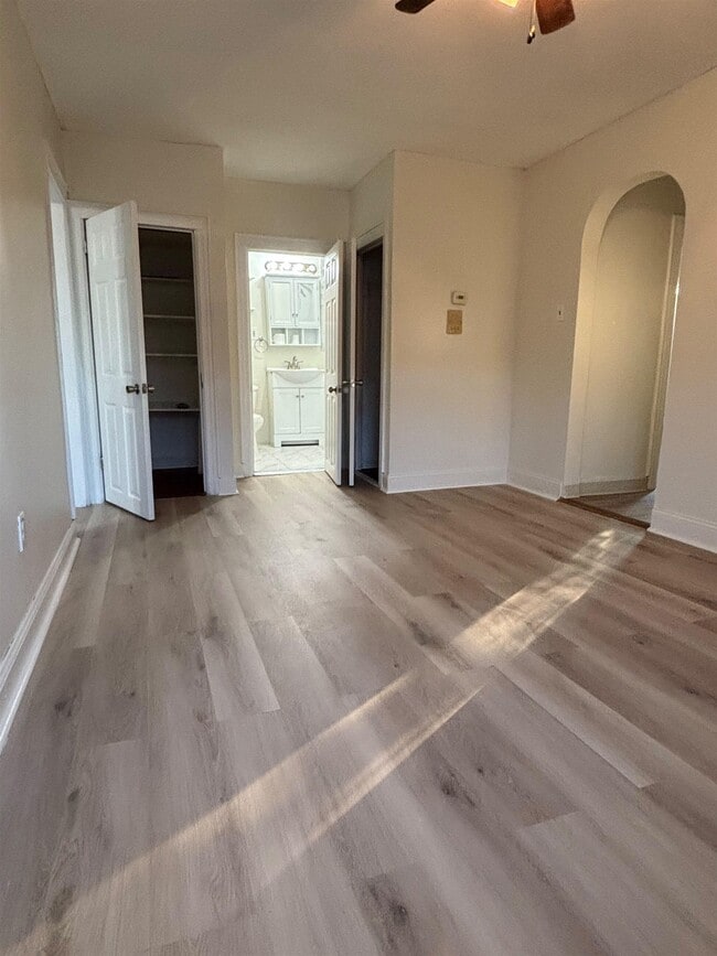 481 Ave E