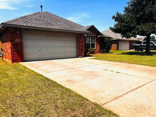 Photo - 715 E Forest Ct Ln