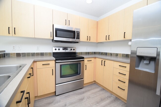 Photo - 207 SE Harlow Ave