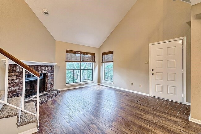 Photo - 3130 Walnut Bend Ln Unidad 402