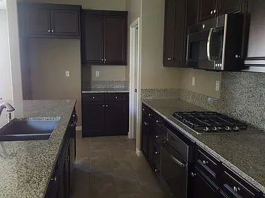 Photo - Well Maintained, spacious 3 bedroom single family home nestled in a great neighborhood in Rosevil...