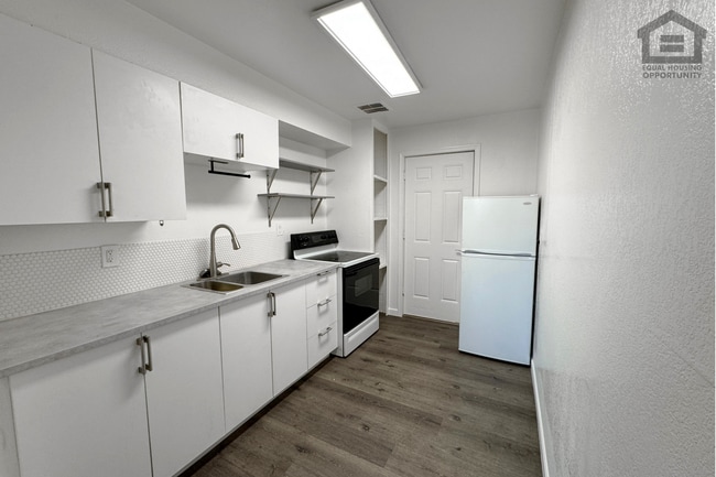 Building Photo - 1320 N 48th Pl Unit 1320 N 48th Pl  2