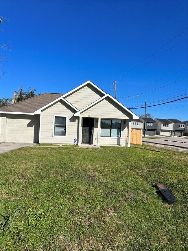 Building Photo - 4221 Clover St Rental