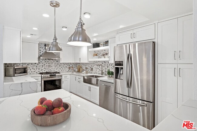 Photo - 1616 Granville Ave Unidad 102
