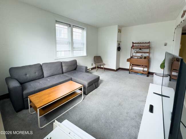 Photo - 19 Leroy Pl Unidad 1E