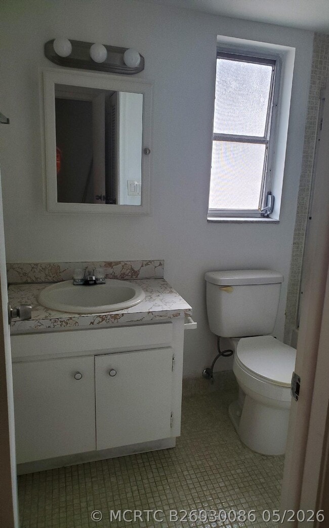 Photo - 110 Stratford H