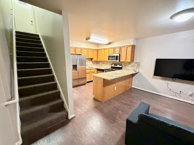 Photo - 136 E 400 N