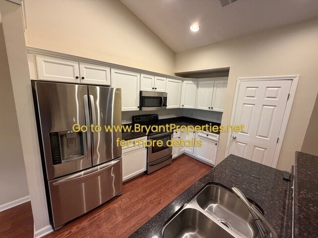 Photo - 395 Devon Chase Hill Unidad 703