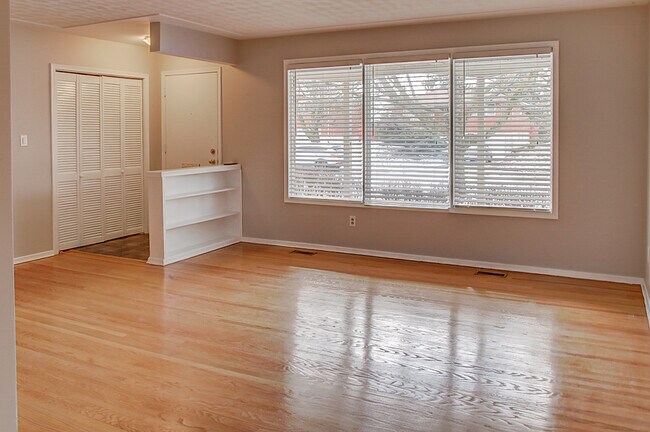 Photo - 315 Rosemount Dr