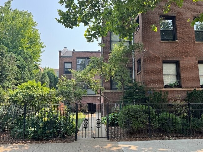 Building Photo - 617 W Cornelia Ave Rental