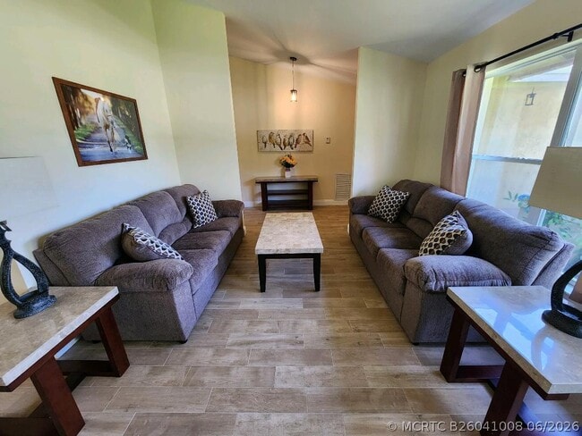 Photo - 1750 Primrose Ln