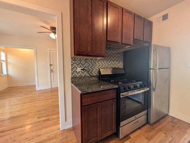 2954 N Seminary Ave Unit 3