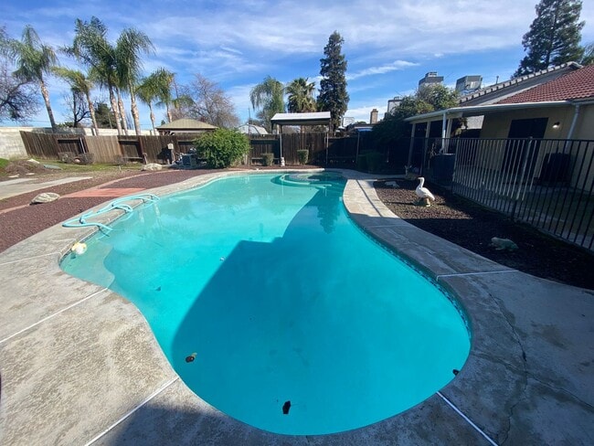 Building Photo - Get ready for Summer in this 3 BD 2 BA SW home with a Pool on a corner lot
