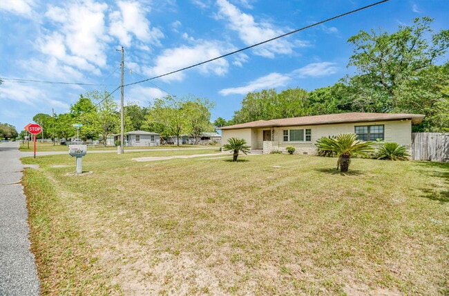Photo - Charming 4 Bedroom Pensacola Rental in a Convenient Location!