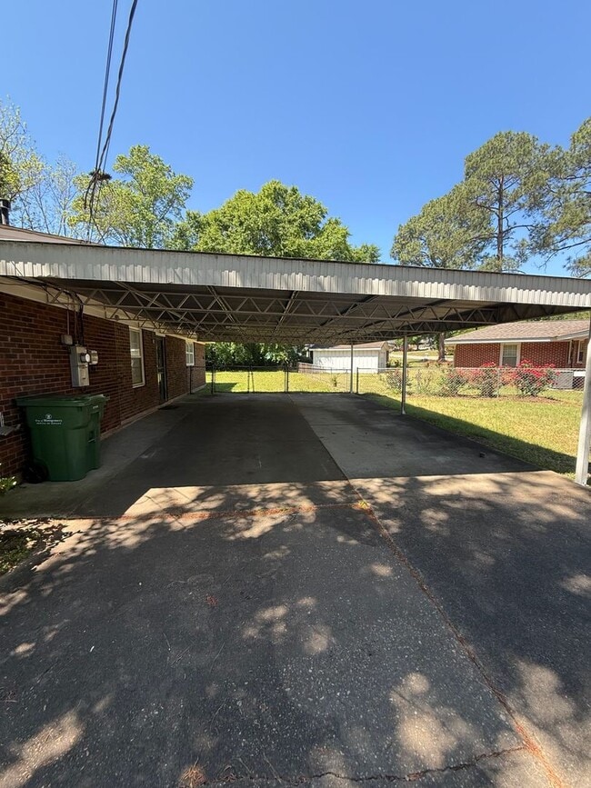 Photo - ** 3 bed 1 bath located in Forest Hills ** Call 334-366-9198 to schedule a self showing