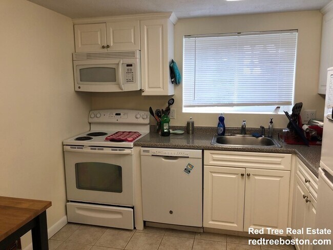 13 Westford St Unit 1