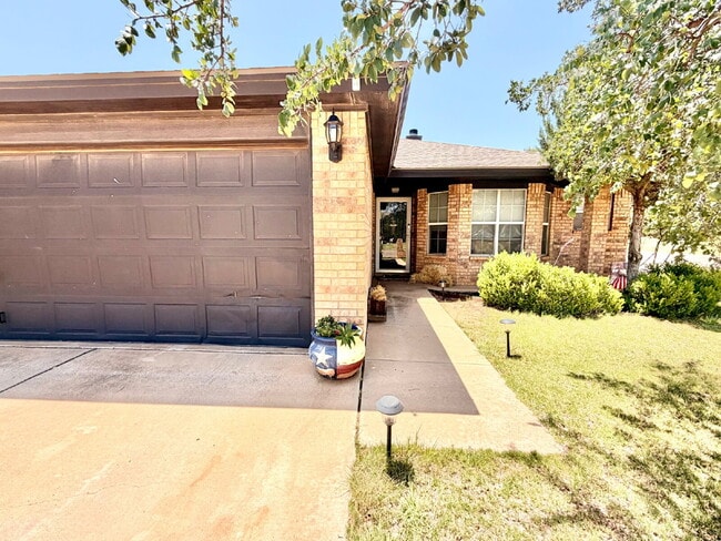 Building Photo - Charming 3 Bed, 2 Bath Brick Home on Corner Lot – Fireplace, 2-Car Garage & Conveniently located!