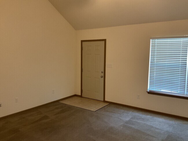 Photo - 707-707 Glenstone Dr Unit 705 Glenstone Drive