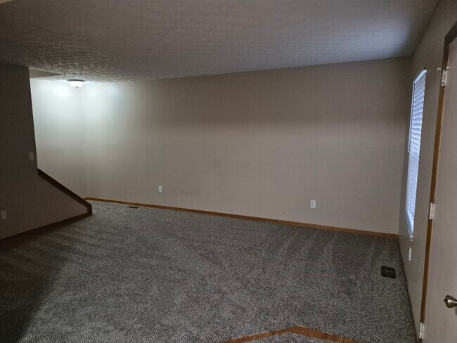 Photo - 466 Heritage Cir