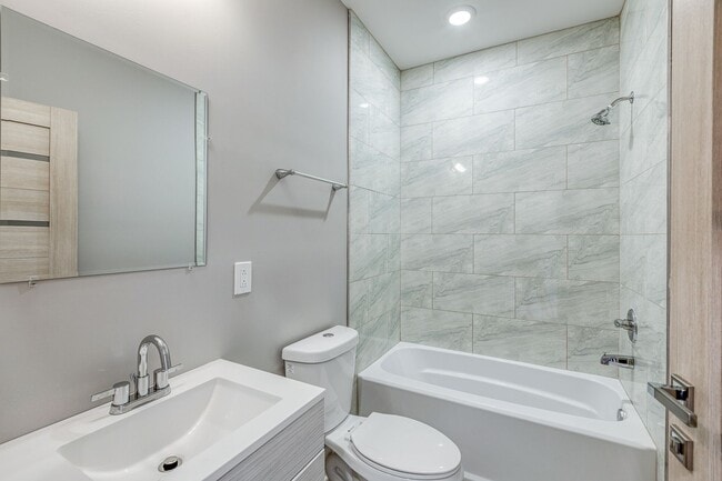 Building Photo - Brand New Luxury Apartments Brewerytown Unit 2
