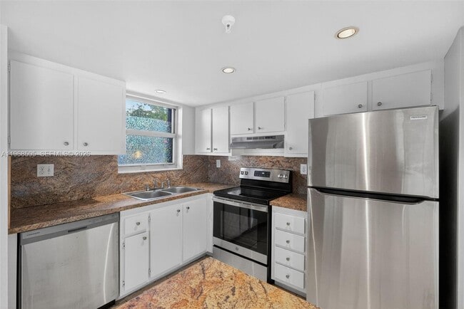 Photo - 555 NE 30th St Unit 203