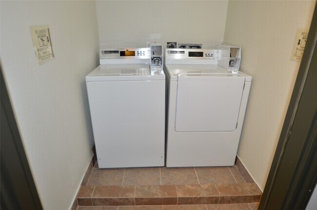 Building Photo - 1025 Swanson St Unit 210