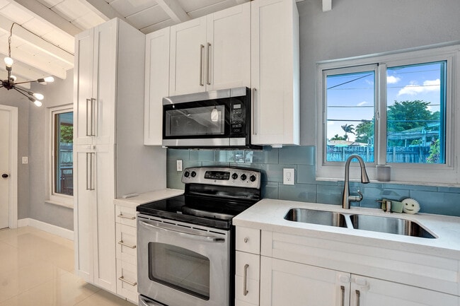 Photo - 4670 SW 25th Ave