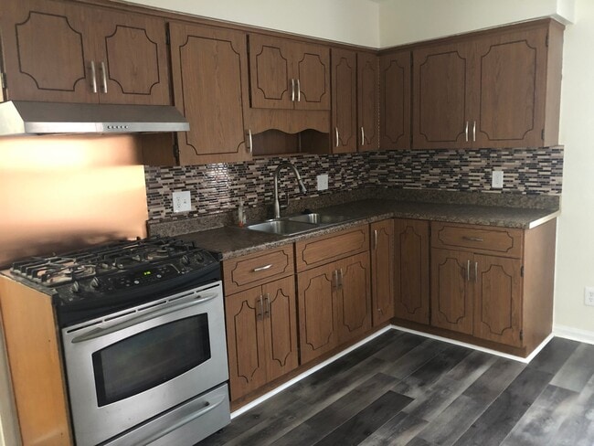 Photo - 3 bedroom - 2 bathroom - $1,595 - Dearborn