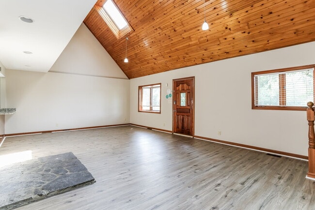 Photo - 4745 Summit Rd SW