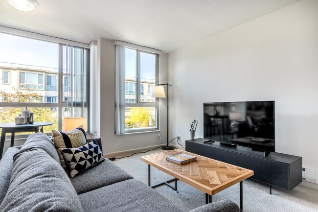 Northpoint 3, 160 Bay Street - Northpoint 3, 160 Bay Street Apartment Unit FL3-ID235