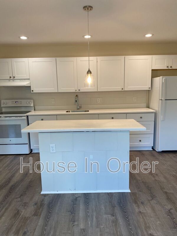 Photo - 307 8th Ave E