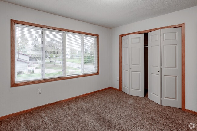 2BR, 1BA - 930SF - Milaca Apartments