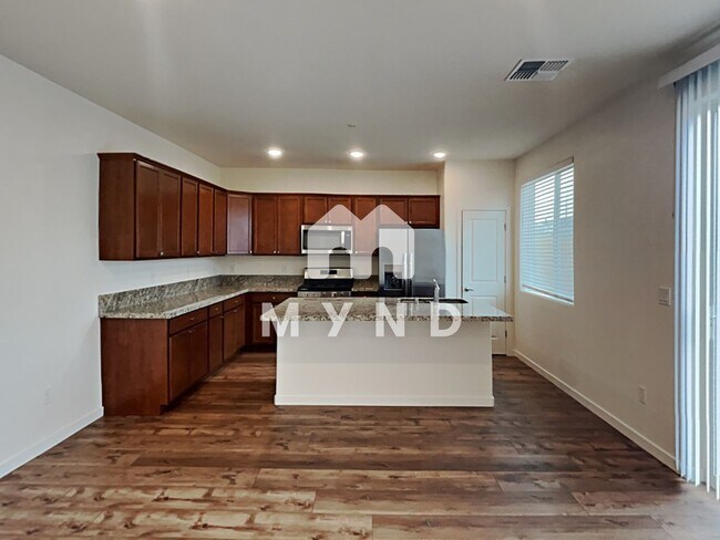 Photo - 4904 Black Falcon Way