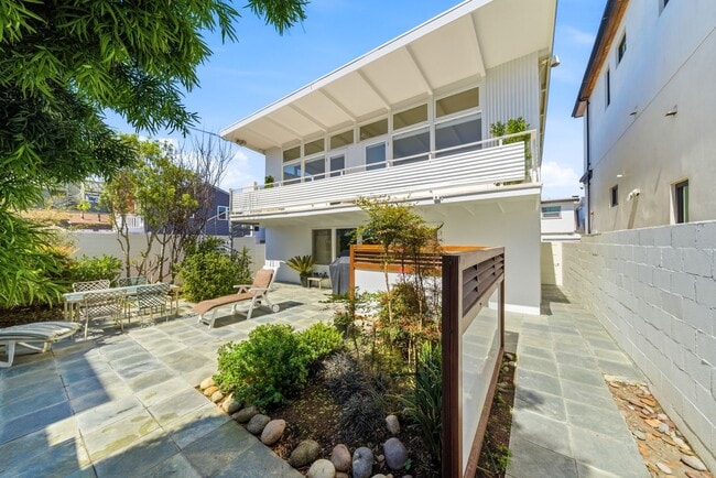 Building Photo - 1210 W Oceanfront Unit 1210.5 W Oceanfront