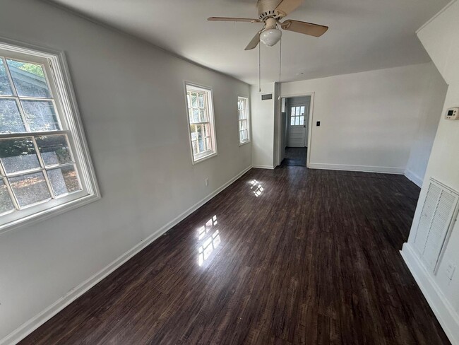 Photo - 206 Broadway St