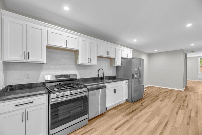 Building Photo - 2042 E Fayette St Rental