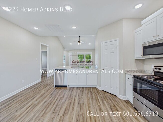 Photo - 3226 Homer Adkins Blvd