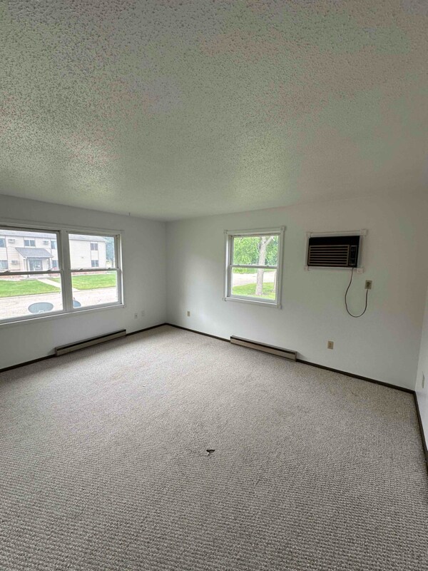 Photo - 720 1st St NE