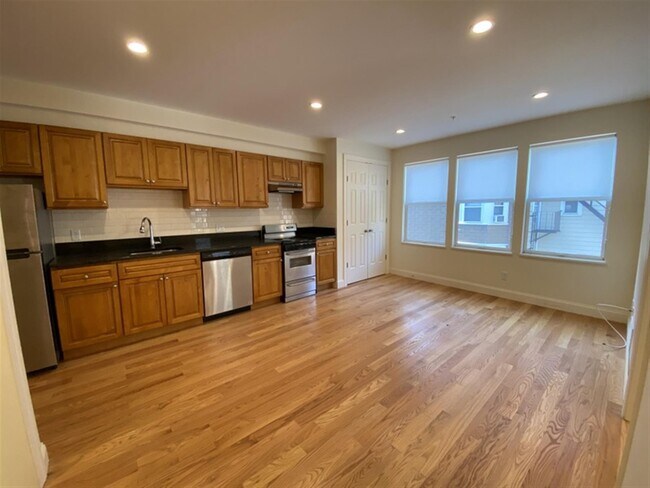 Photo - 379 Harvard St Unit 3