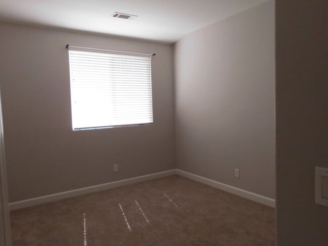 Photo - 207 Coulter Way