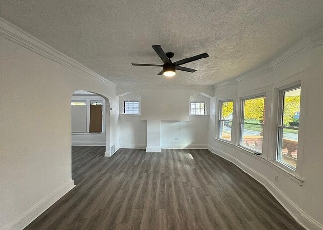 Photo - 3732 E 144th St Unidad Down