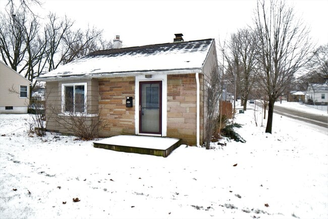 Building Photo - 655 36th St NE