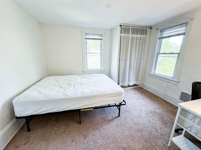 Photo - 213 Cornell St